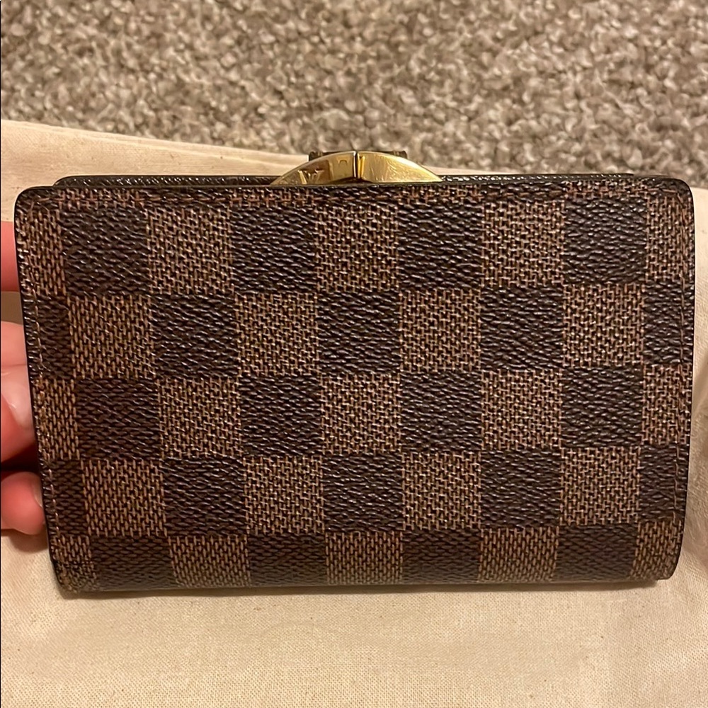 Louis Vuitton kiss lock wallet